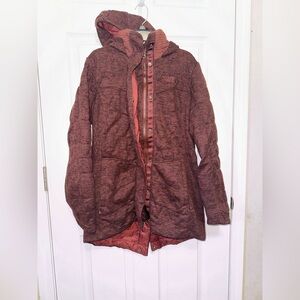 The North Face Women's Hooded Puffer Jacket - Burgundy